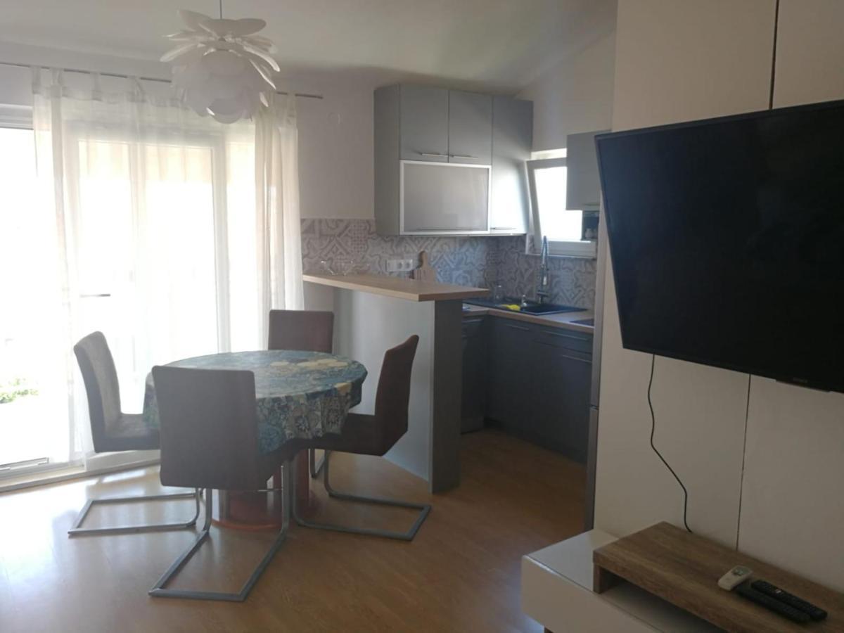 Apartmani Nea Biograd Na Moru Ngoại thất bức ảnh